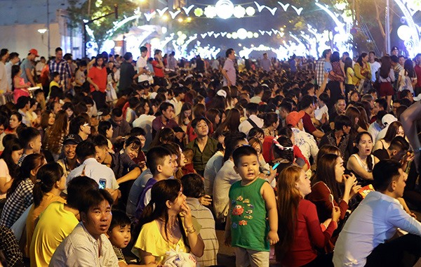 ca nuoc han hoan chao don nam mau tuat