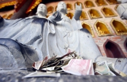 tiet lo ngo ngang ve noi tru ngu cua cac vi than