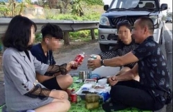 lien tiep mo tiec tren cao toc duong lang cung khong vay