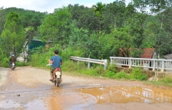 khen thuong 15 nghin dong cho ho dan ban giao mat bang lanh dao trung tam phat trien quy dat noi gi