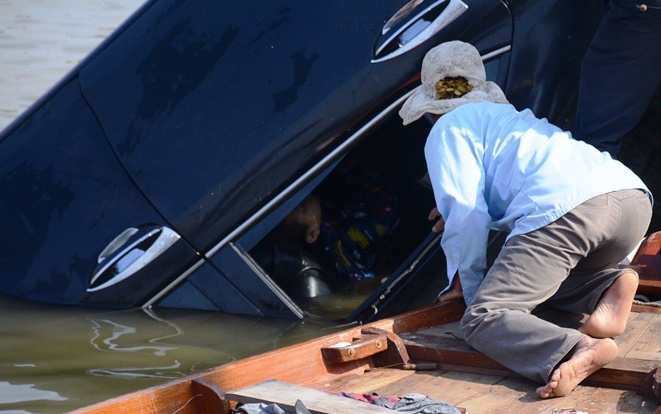 lao o to xuong song hoai lang nguoi canh vot thi the be trai 6 tuoi