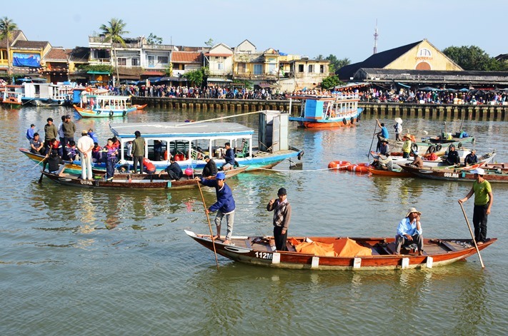 lao o to xuong song hoai lang nguoi canh vot thi the be trai 6 tuoi