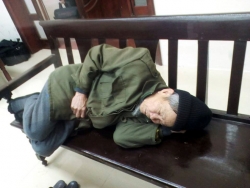 dau xot thieu nu sap chet duoi con bi ngu dan cuong hiep