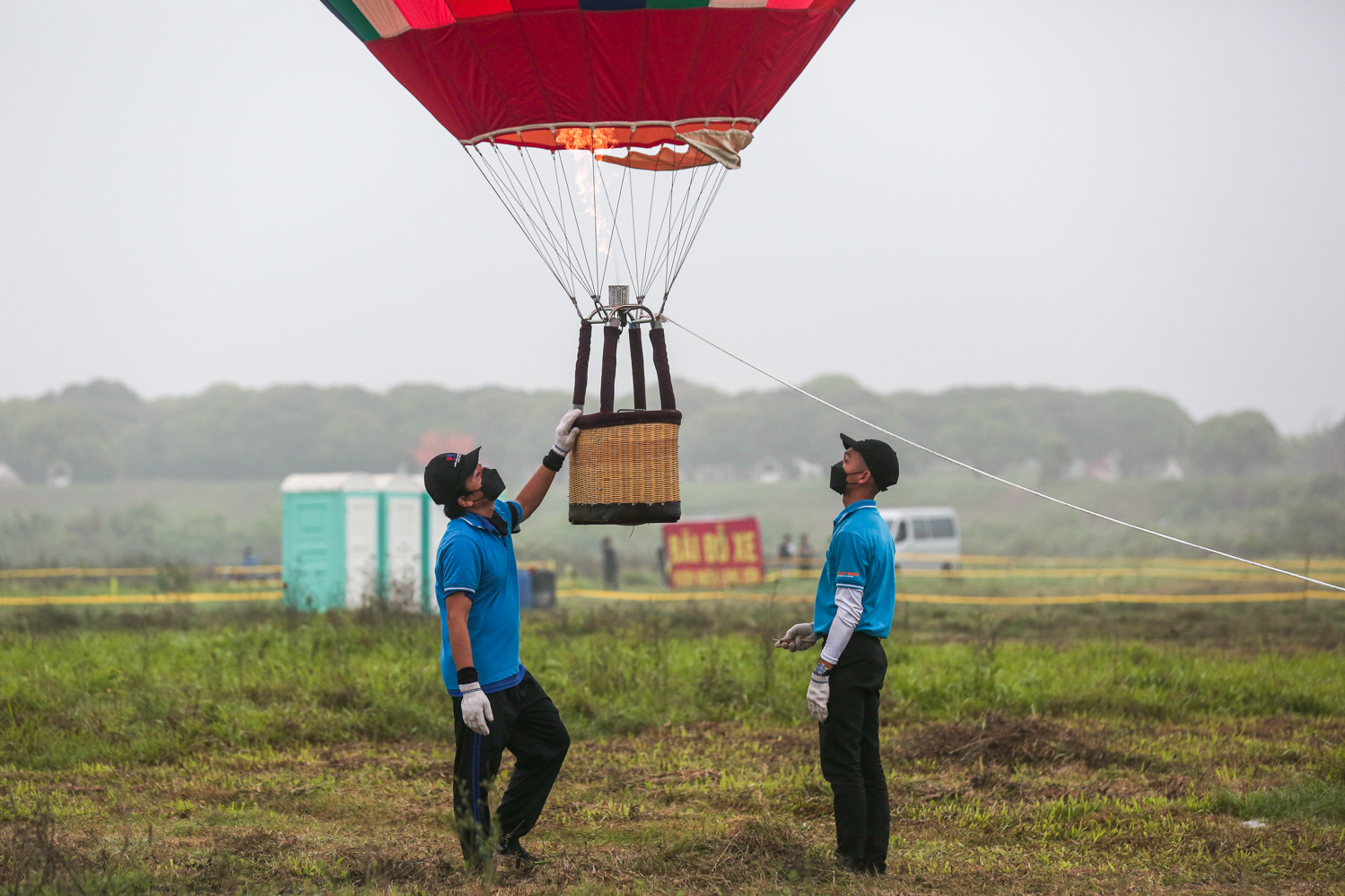 Khinh khí cầu lần đầu tiên bay trên bầu trời Hà Nội -1