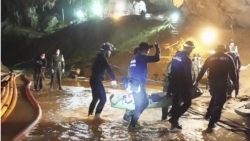 khoi quay phim giai cuu doi bong mat tich trong hang o thai lan