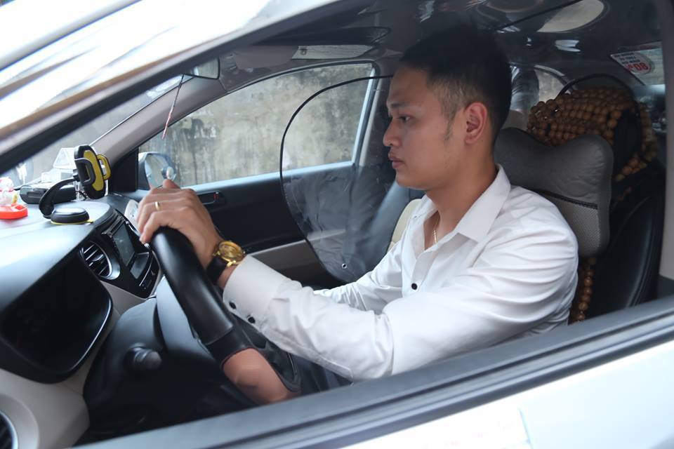 trai long cua nguoi thiet ke vach ngan bao ve tai xe taxi