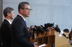 nhung dat nuoc chia tien cho nguoi dan