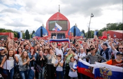 con trai vi tuong kiet xuat the gioi tham bai khi tien danh dai viet