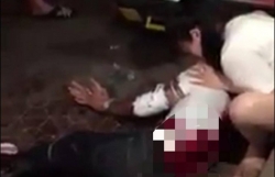 nhan chung ke lai phut nam thanh nien bi 2 ke bit mat chem tan bao