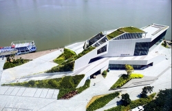 bat ngo voi ly lich vu quotnhomquot