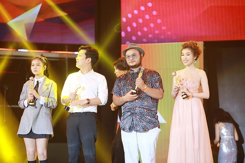 mr dam truong giang nhan giai thuong thanh tuu tai pops awards