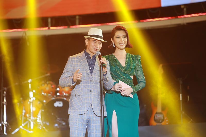 mr dam truong giang nhan giai thuong thanh tuu tai pops awards