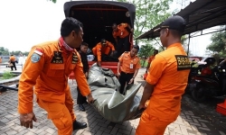 nguoi chong indonesia gui anh cho vo moi cuoi truoc chuyen bay dinh menh