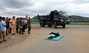 tai xe taxi xan tay do de cho san phu tren duong den benh vien