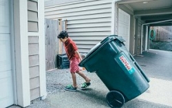 chong lam nhieu viec nha gia dinh do vo dan mang tranh cai nay lua