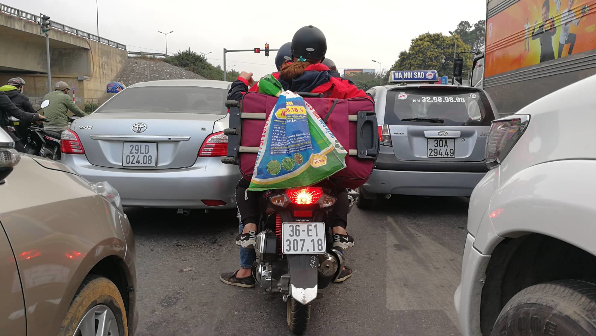 ha noi cao toc tac dai dan bang ruong ve nha sau ky nghi tet