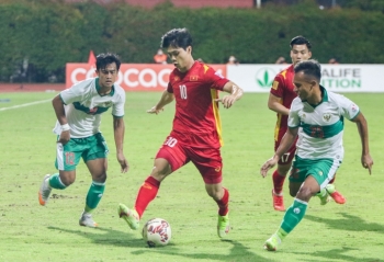 Việt Nam vs Thái Lan: Chờ HLV Polking đọ tài với Park Hang Seo
