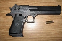 nguoi phu nu bi ban hai phat tren pho o ha noi