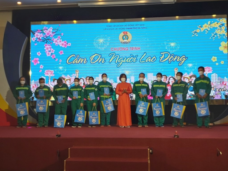 Đà Nẵng: Xúc động “Siêu thị Tết 0 đồng” và 2000 vé xe miễn phí hỗ trợ người nghèo, công nhân đón Tết -2