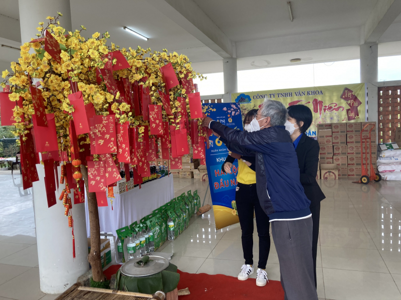 Đà Nẵng: Xúc động “Siêu thị Tết 0 đồng” và 2000 vé xe miễn phí hỗ trợ người nghèo, công nhân đón Tết -7