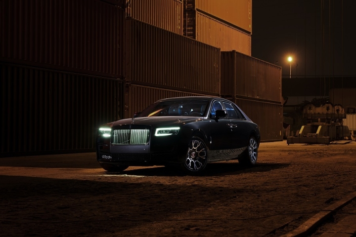 Ngắm siêu xe Rolls-Royce Black Badge Ghost đầu tiên xuất hiện ở Việt Nam - 1