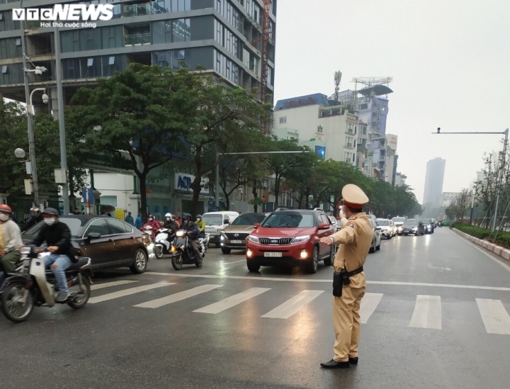 5 ô tô tông liên hoàn, cao tốc Pháp Vân -  Cầu Giẽ tắc dài từ sáng sớm - 7