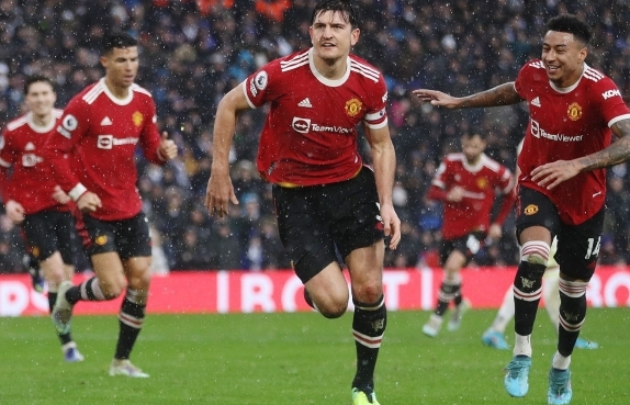 Trút mưa bàn thắng vào lưới Leeds, Man Utd giữ chỗ trong top 4