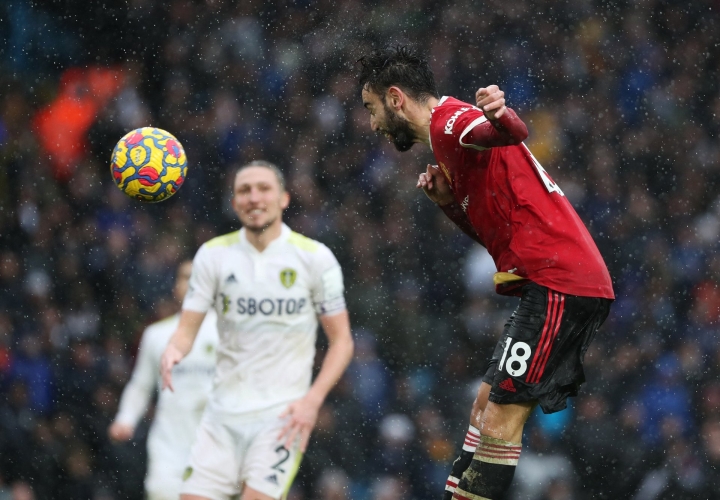 Trút mưa bàn thắng vào lưới Leeds, Man Utd giữ chỗ trong top 4 - 2