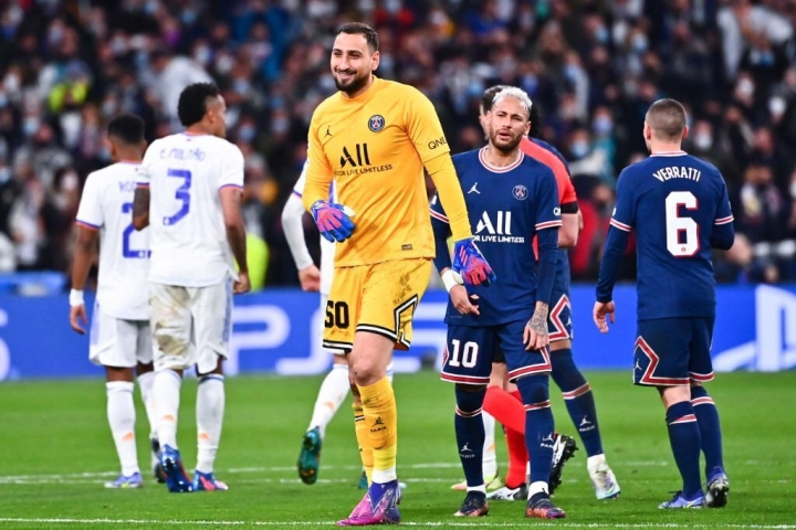 Mắc sai lầm khiến PSG bị loại, Donnarumma suýt đánh nhau với Neymar - 1