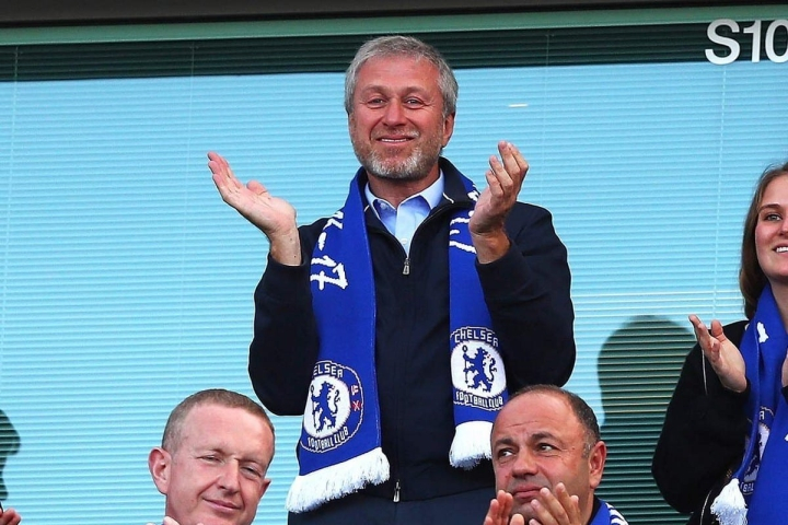 Anh phong tỏa tài sản của tỷ phú Roman Abramovich, cấm Chelsea chuyển nhượng - 2