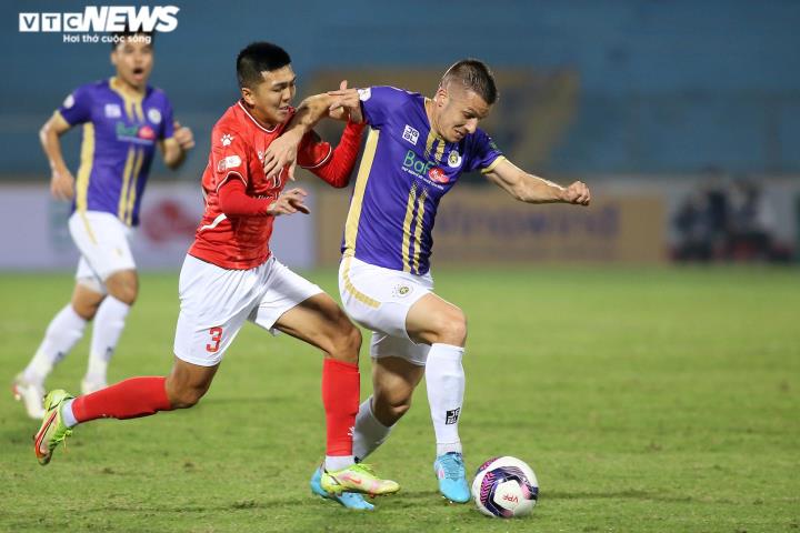 Bùi Tiến Dũng lần đầu tiên giữ sạch lưới trên sân Hàng Đẫy ở V-League - 10