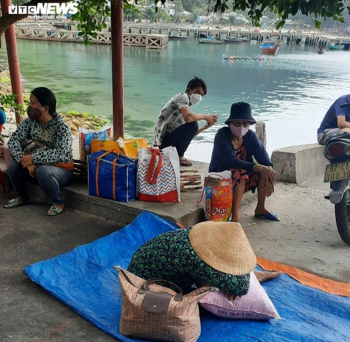 Ca nô bị cấm xuất bến, du khách mắc kẹt ở đảo Cù Lao Chàm: Thông tin mới nhất - 2