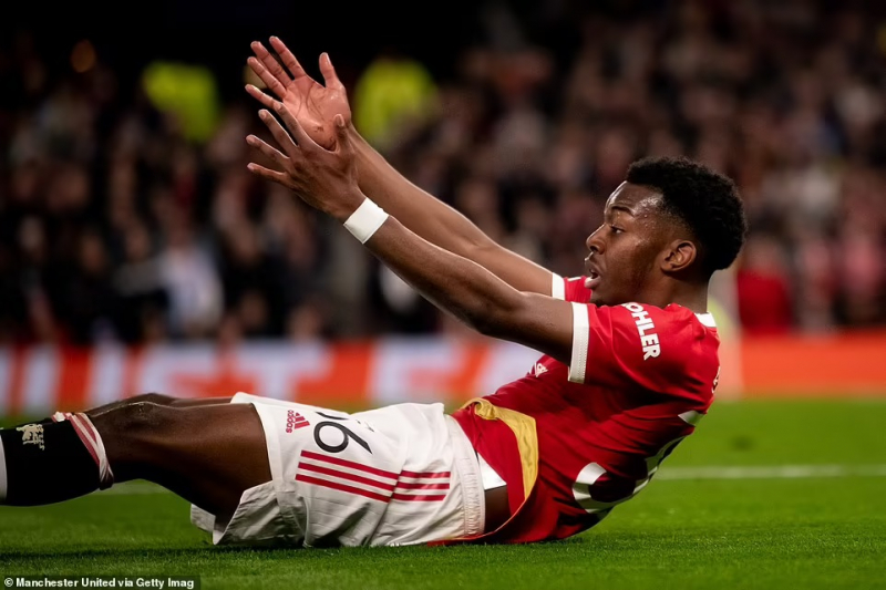 CĐV Man Utd có hành động