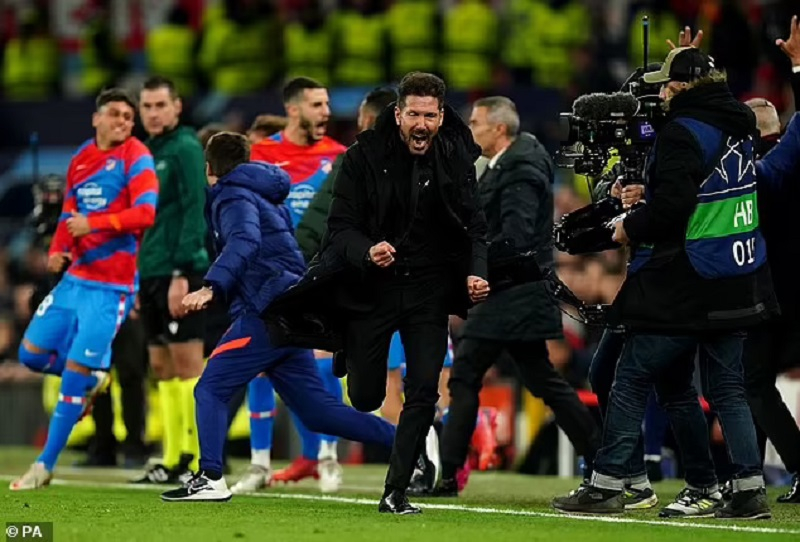 CĐV Man Utd có hành động