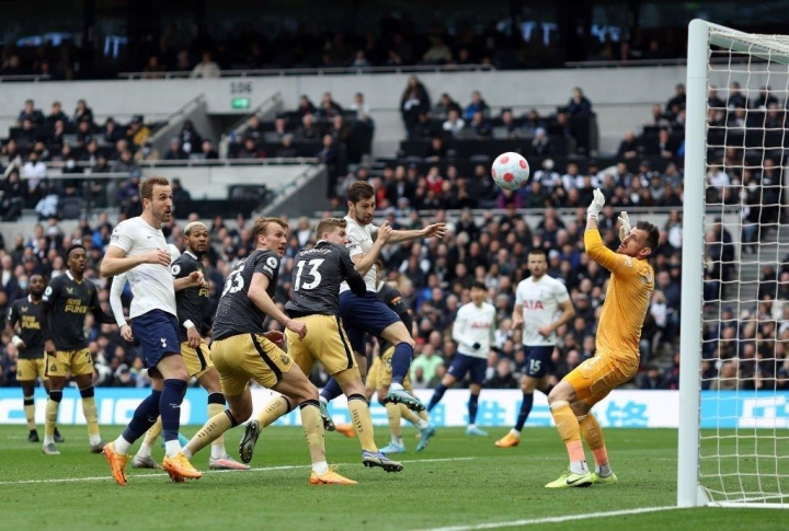 Đè bẹp Newcastle, Tottenham trở lại top 4 Ngoại hạng Anh - 2