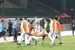 Hà Đức Chinh ghi bàn “hụt” và ra sân sớm vì chấn thương