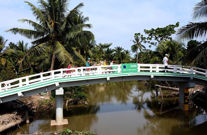 grab khanh thanh cau ut om tai vinh long