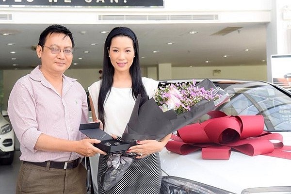 ngoai bao thanh my nhan viet nao con duoc chong tang xe hoi tien ty