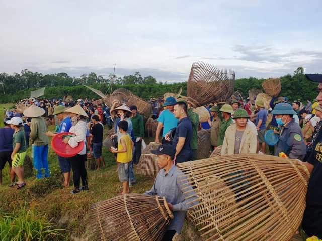 ha tinh hang tram nguoi tham gia le hoi bat ca o nghi xuan