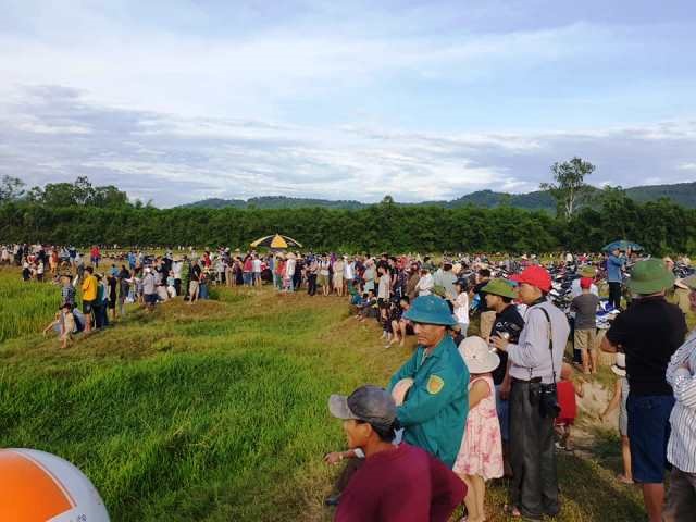 ha tinh hang tram nguoi tham gia le hoi bat ca o nghi xuan