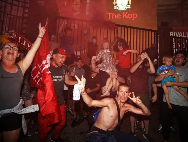 a nh cdv nhuo m do duo ng pho liverpool an mu ng chu c vo di ch li ch su
