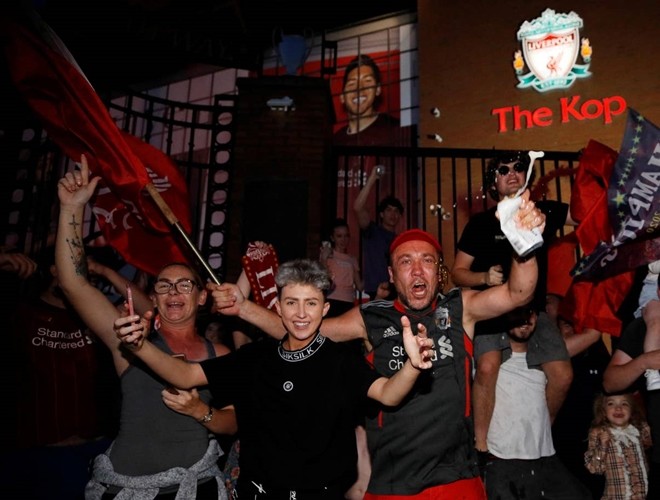 a nh cdv nhuo m do duo ng pho liverpool an mu ng chu c vo di ch li ch su