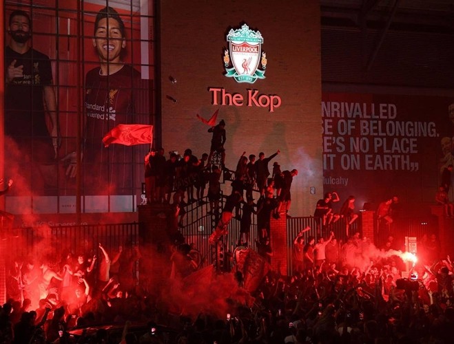 a nh cdv nhuo m do duo ng pho liverpool an mu ng chu c vo di ch li ch su