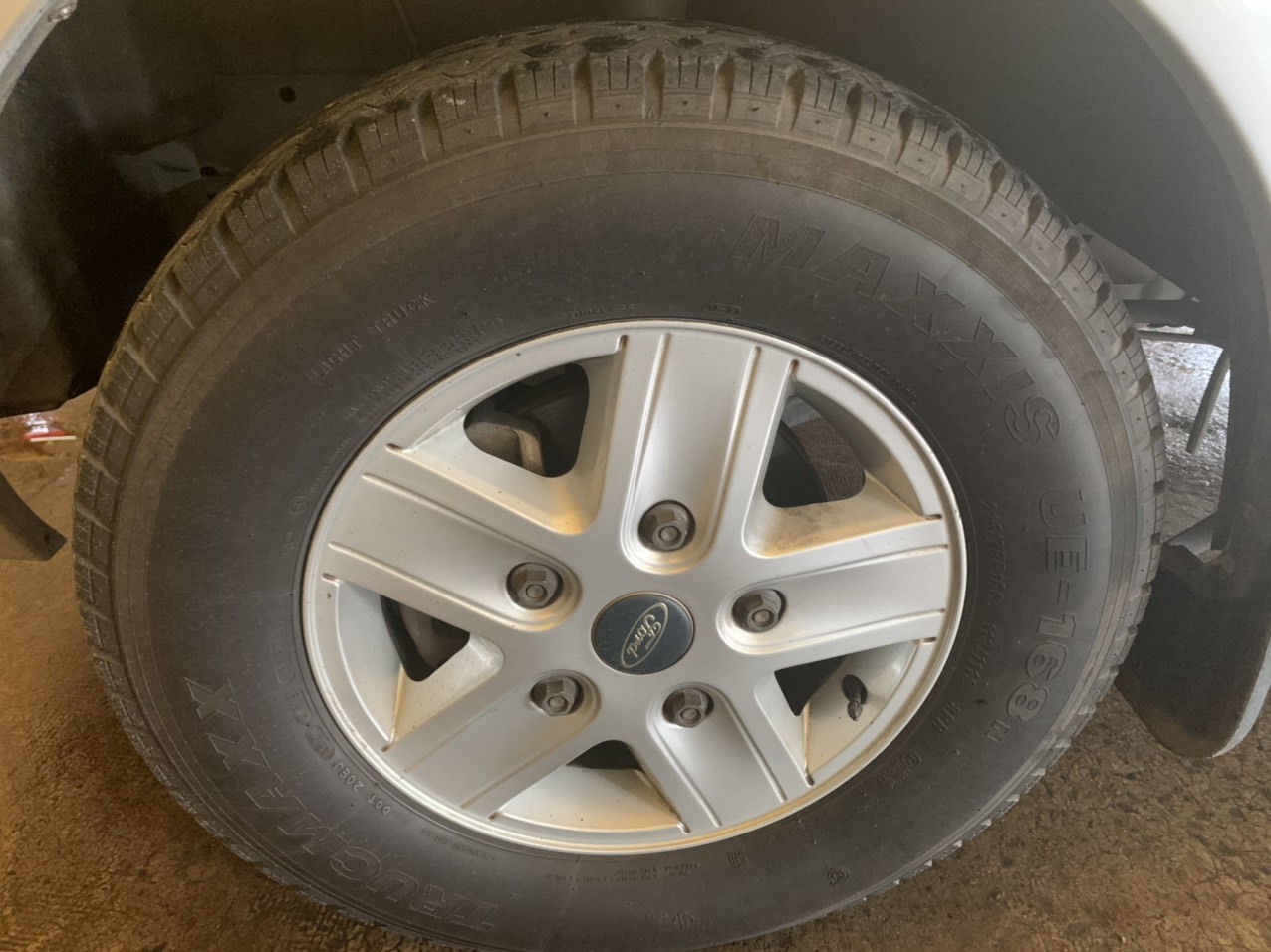 vao mua mua cach cham soc xe de chay an toan trong mua