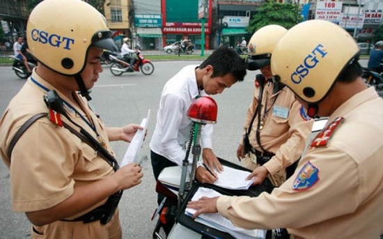 de xuat 11 hanh vi bi tuoc bang lai xe trong du thao luat moi