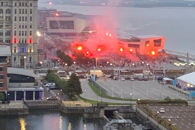 hlv kloop cam thay kinh hai vi co dong vien liverpool