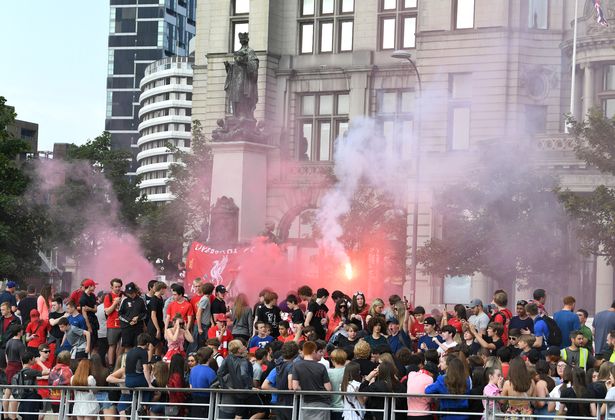 hlv kloop cam thay kinh hai vi co dong vien liverpool
