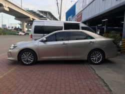 nam 2021 toyota camry ra mat cong nghe an toan moi va lop xse hybrid