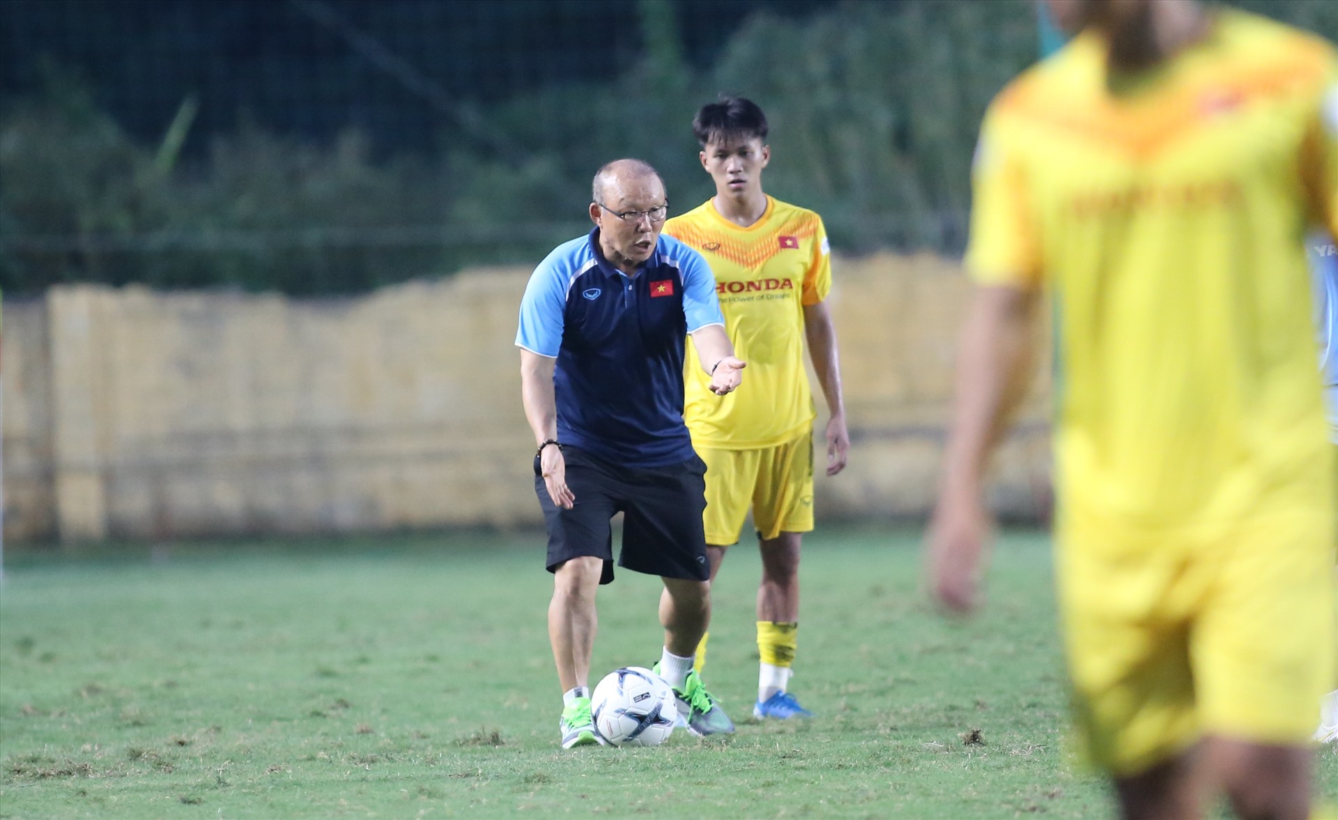 tien dao hoang anh gia lai duoc thay park day lai cach di bong