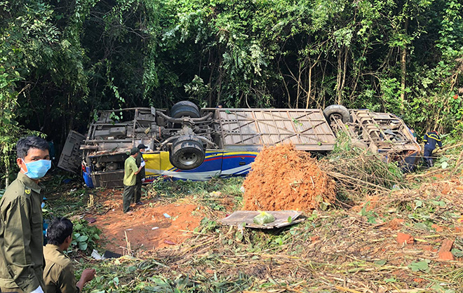 xe gap tai nan o kon tum di khong dung lo trinh